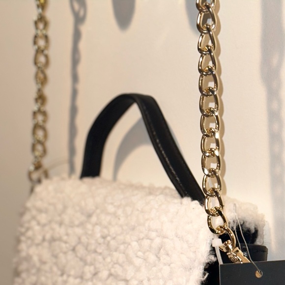 STEVE MADDEN SHERPA CROSSBODY BAG NWT - Picture 12 of 13